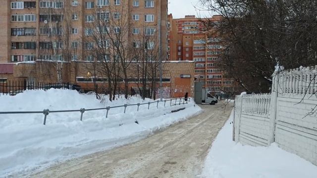 МО, р.п.Нахабино, ул. Красноармейская, д. 22. Видео у входа. смотреть онлайн