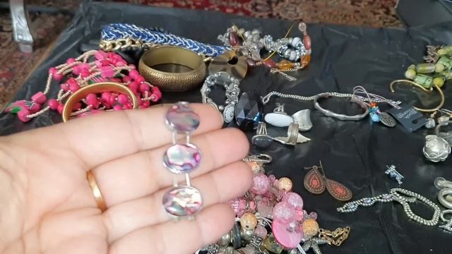 В секонд хенде купила мешок с бижутерией 3 кг за $ 18. А там сюрприз ! Обзор покупки с Second Hand смотреть онлайн