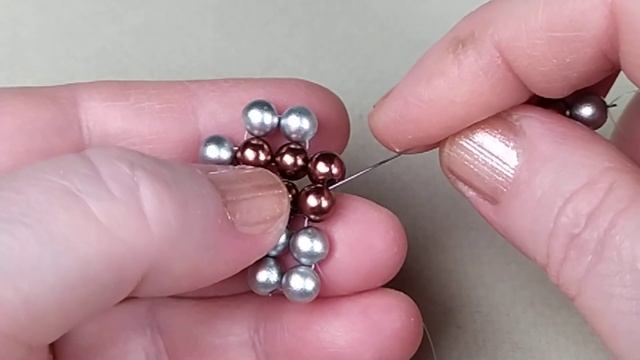 Украшения из бисера. 1часть. Брелок из бусин. Сердце. Мастер класс. Пошаговый МК для начинающих. смотреть онлайн