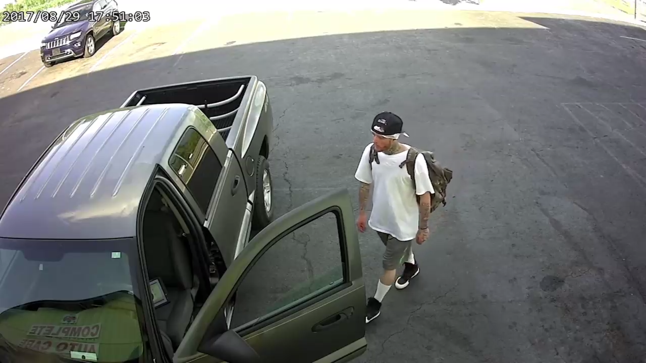 Угнал плохо припаркованное авто смотреть онлайн