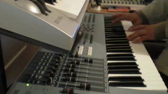 really fast synth solo over deep house beat смотреть онлайн