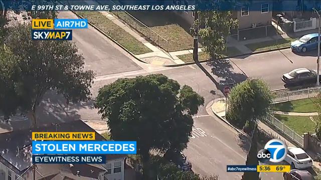 Chase: Driver in reported stolen Mercedes speeds on South LA surface streets смотреть онлайн