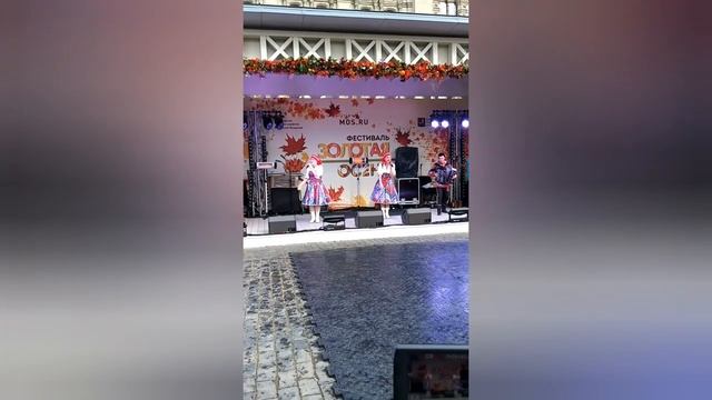 Ансамбль Калина на Красной площади с песней 