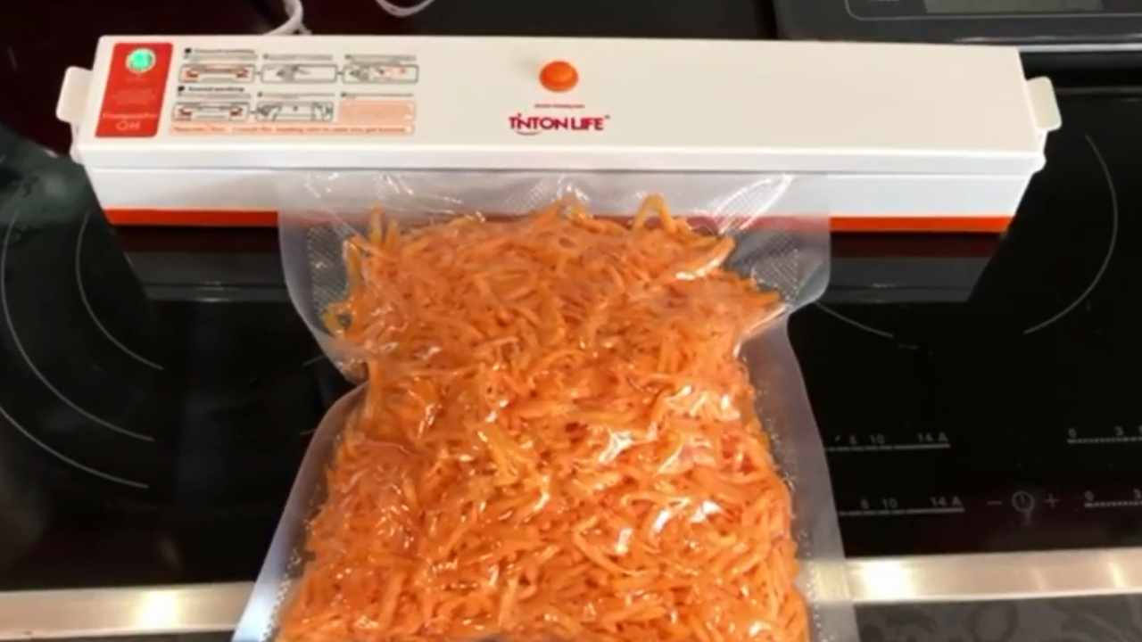 Тест вакуумного упаковщика TintonLife ▬ Упаковка моркови смотреть онлайн