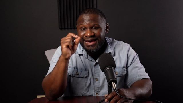 What's in my CAMERA BAG 2022?! смотреть онлайн