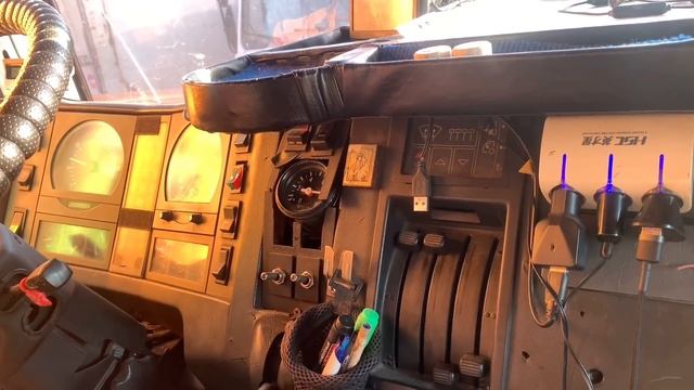 Подвёл задние тормоза,установил механический датчик давления масла. смотреть онлайн