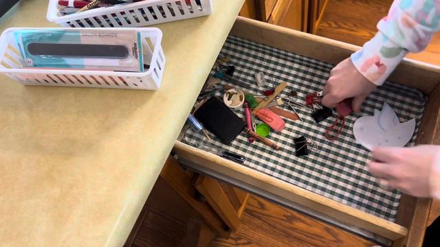 30 YEARS OF CLUTTER | ORGANIZE & DECLUTTER MY MOM’S KITCHEN WITH ME! ❤️ смотреть онлайн