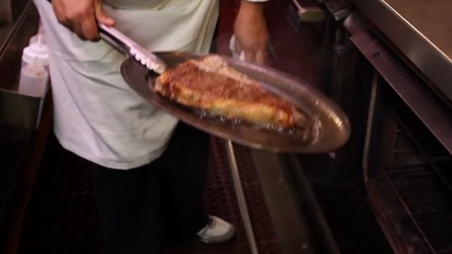 How to Cook a Tender & Juicy T-Bone Steak in the Oven : Meat Dishes смотреть онлайн