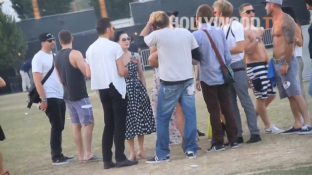 Alicia Silverstone, Dita Von Teese and David Faustino among celebs at Coachella смотреть онлайн