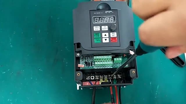 Inverter 220V Single Phase To 380V Three-phase 4kw Frequency Inverter
