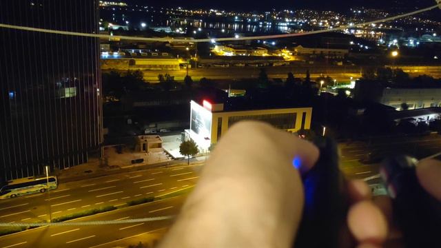 303 Green Laser Pointer 5mW Vs 303 Red Laser Pointer 5mW - Beam Range Test смотреть онлайн