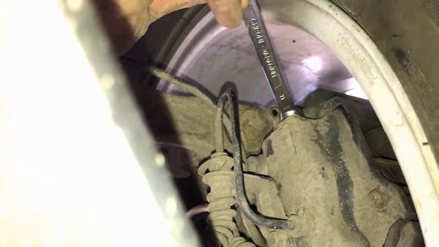 Замена тормозной жидкости на Audi Q7 смотреть онлайн