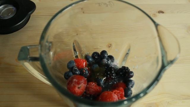 HOW TO MAKE SMOOTHIES WITH FROZEN BERRIES/ Mixed berries Smoothies/ANTIOXIDANT SMOOTHIE/ смотреть онлайн