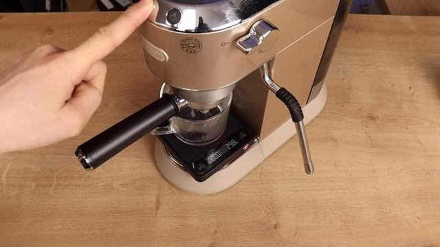 Реально лучше? Рожковая кофеварка Delonghi EC885. Сравниваем с EC685. смотреть онлайн