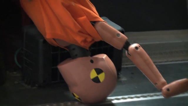 TCS краш-тест школьного микроавтобуса с манекенами смотреть онлайн