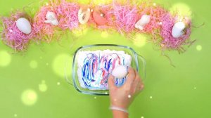 Окрашивание пасхальных яиц с использованием пены для бритья