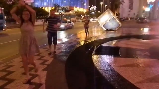 Пацан к успеху шел Прикол Фонтан в Макао смотреть онлайн