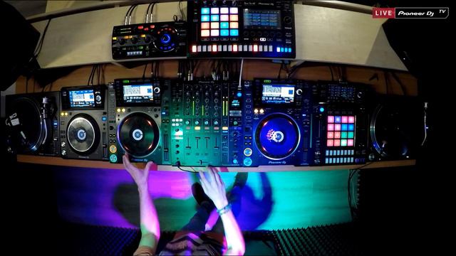 ALEXANDER BELOUSOV [ techno ] @ Pioneer DJ TV | Moscow смотреть онлайн