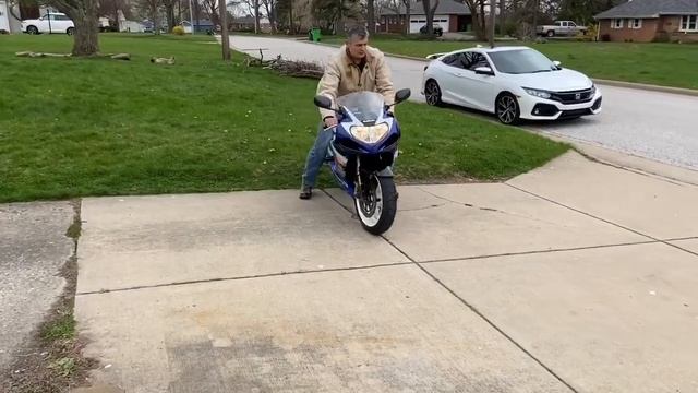 Checking out a 2002 Gsxr 1000 for one of my Subscribers!