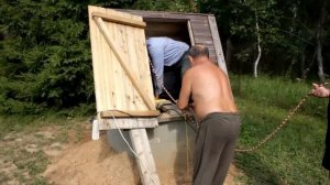 Как безопасно спуститься в колодец