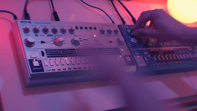 Behringer RD-6 & T-D3 - Old School Acid Techno Live Jam смотреть онлайн