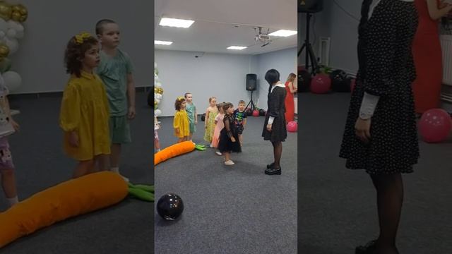 Уэнсдей приехала на День Рождение Вероники? дети в маленьком шоке…? #shorts смотреть онлайн