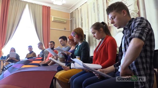 В библиотеке заставляют читать вслух смотреть онлайн
