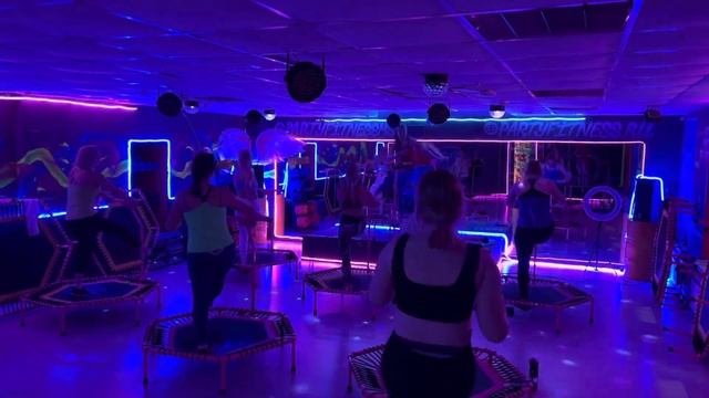 Jumping fitness Moscow фитнес на батутах в центре Москвы смотреть онлайн