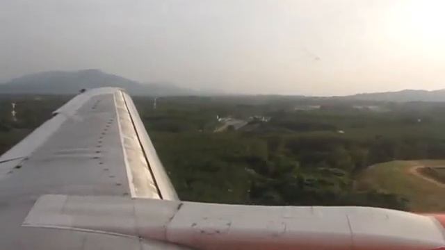 AirAsia BKK-HKT Landing At Phuket Airport смотреть онлайн