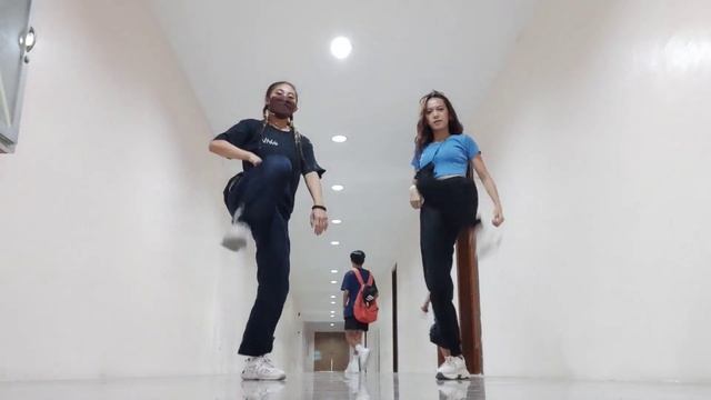 HWASA 'Maria' short dance cover смотреть онлайн