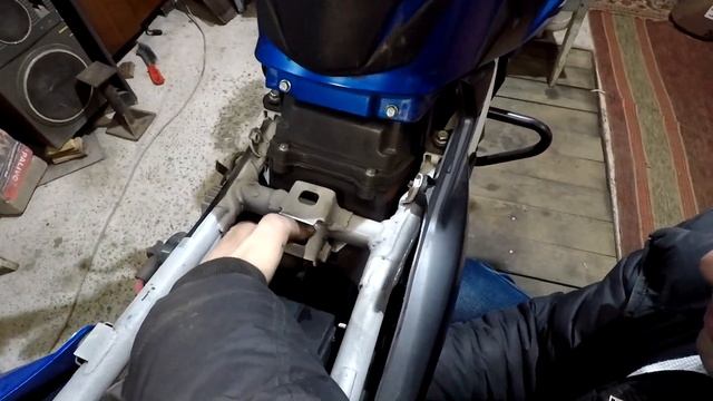 Заміна заднього амортизатора Bajaj Pulsar смотреть онлайн