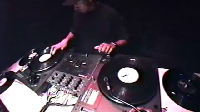 DJ 8-Ball Vestax DJ school смотреть онлайн