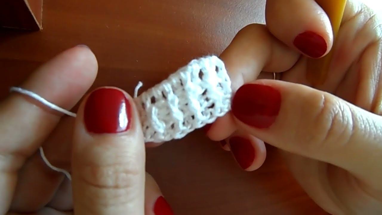 Резинка крючком из выпуклых и вогнутых столбиков