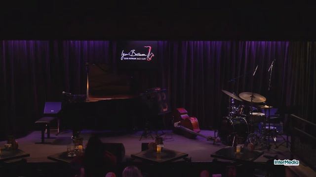 Live: Трио Олега Аккуратова смотреть онлайн