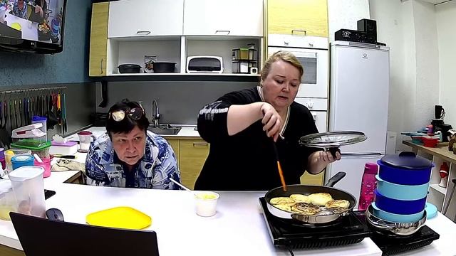 Мастер-класс с Еленой Калашник
«Сырники, оливье, котлеты по киевски» смотреть онлайн