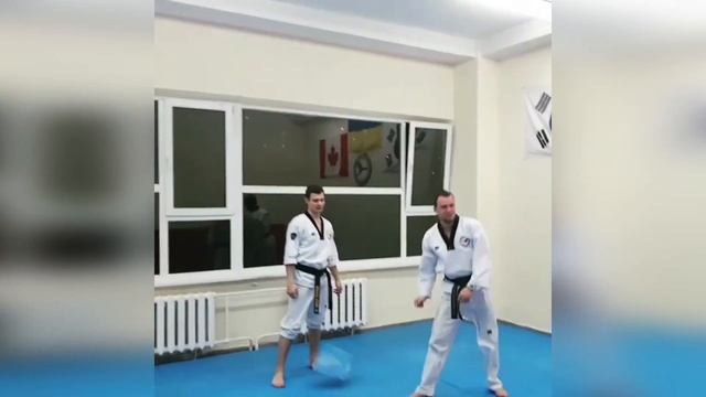 Настоящие НОГИ - БАЗУКИ от мастера ТХЭКВОНДО - Александра Емельяненко смотреть онлайн