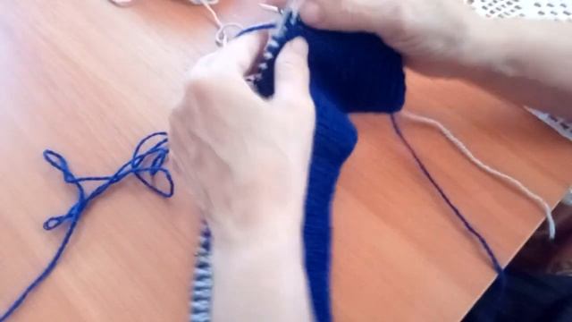 Два варианта вязания полой резинки спицами. смотреть онлайн