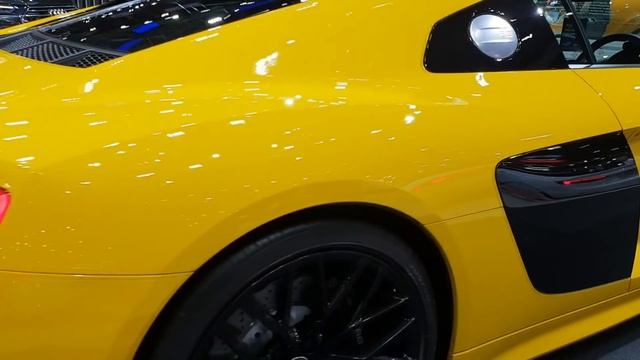 Audi R8 Coupe V10 5.2 FSI quattro ราคา 18,999,000 บาท смотреть онлайн