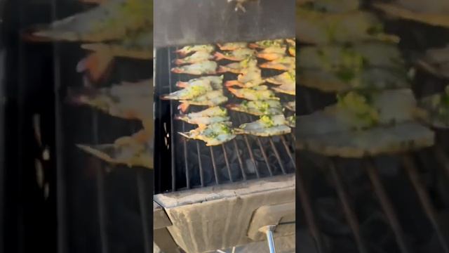 Тигровые креветки в чесночно-оливковом соусе с Tabasco ???? #креветки #гриль смотреть онлайн