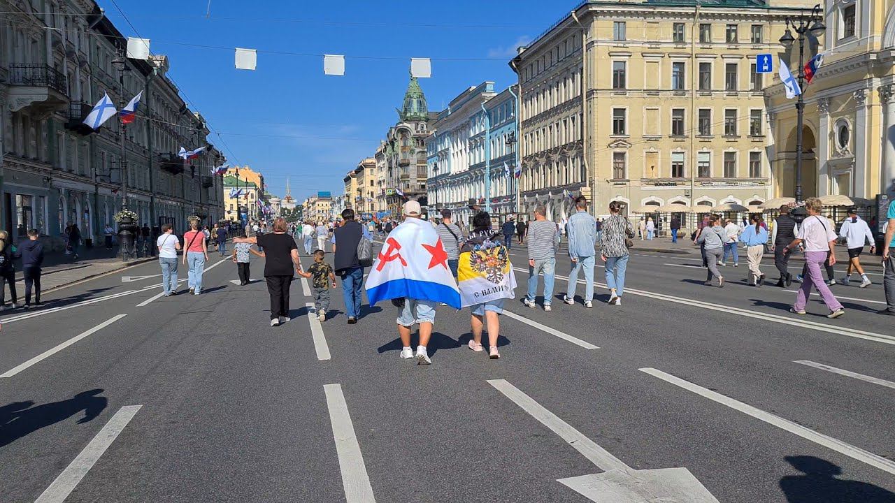 Санкт-Петербург. День ВМФ, сходила на парад, но ничего не увидела..... смотреть онлайн