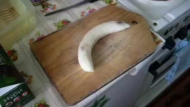 Как разрезать банан за 1 секунду! (Удивительно!) смотреть онлайн