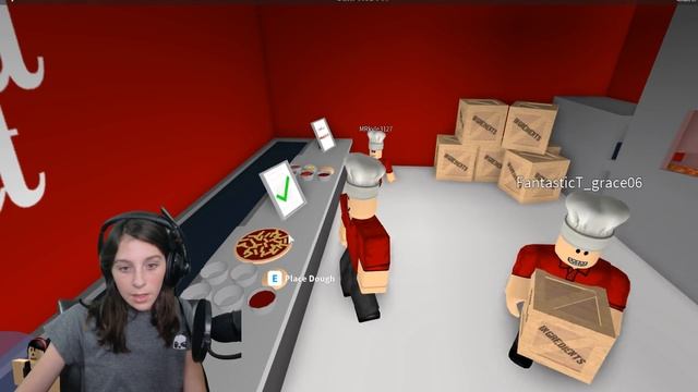HALLOWEEN IN BLOXBURG HOUSE DECORATING + GETTING COSTUME & TRICK OR TREATING ROBLOX ROLEPLAY смотреть онлайн