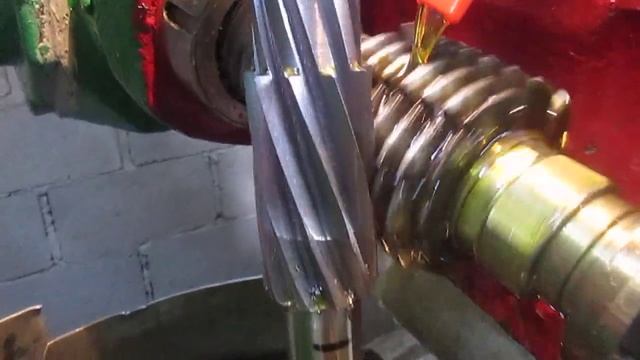 Станок 5д32. Нарезание косозубой вал-шестерни М=3,25. Z=10. Угол наклона= 14°30'.(2021год) смотреть онлайн
