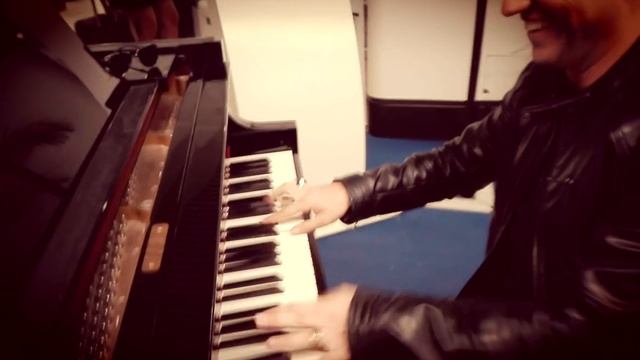 Un piano nell'aeroporto di Roma Fiumicino - Matthew Lee plays back again in Fiumicino Airport! смотреть онлайн