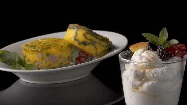 Ручний блендер SMEG HBF02 смотреть онлайн