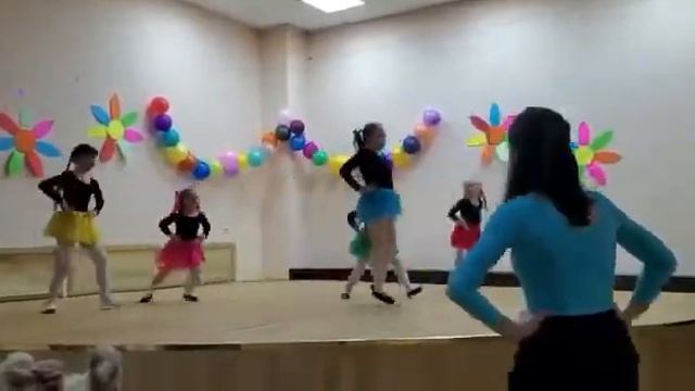 Танец "Смайлики" - СТФ "Смайлик" - начинашки. смотреть онлайн