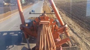 Подсыпка и планировка обочины.Автогрейдер.