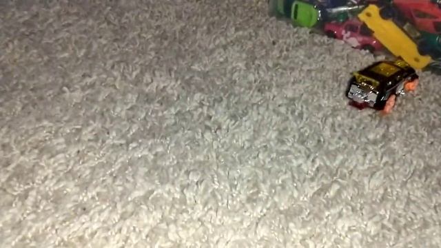Hot Wheels Versus (Criss Cross Raceway): Nitro Tailgater vs '94 Audi RS2 Avant смотреть онлайн