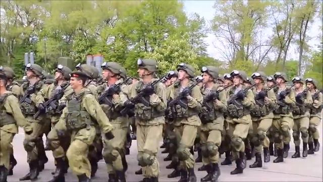 Строевые песни Балтфлота / Sailors and marines of the Russian Baltic Fleet sing war songs. смотреть онлайн