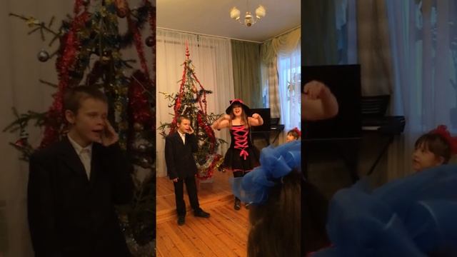 Новгодняя повторялка смотреть онлайн